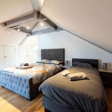 Bright And Big Apartment Άξμπριτζ Εξωτερικό φωτογραφία