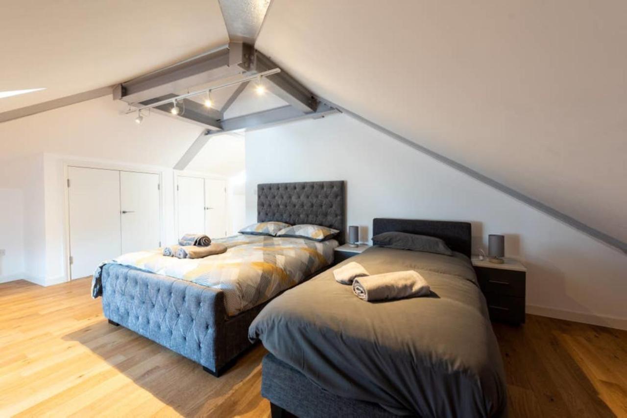 Bright And Big Apartment Άξμπριτζ Εξωτερικό φωτογραφία