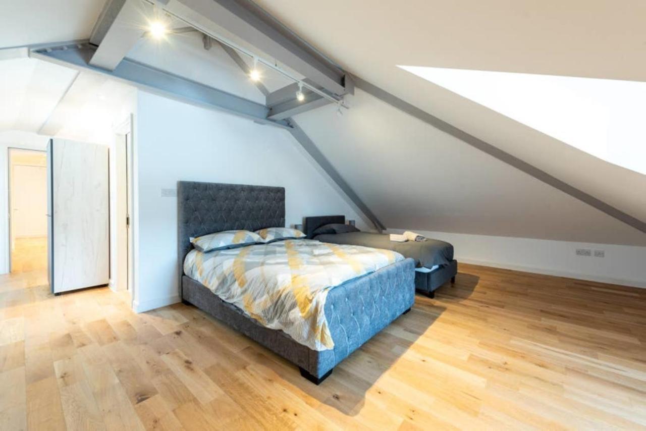 Bright And Big Apartment Άξμπριτζ Εξωτερικό φωτογραφία