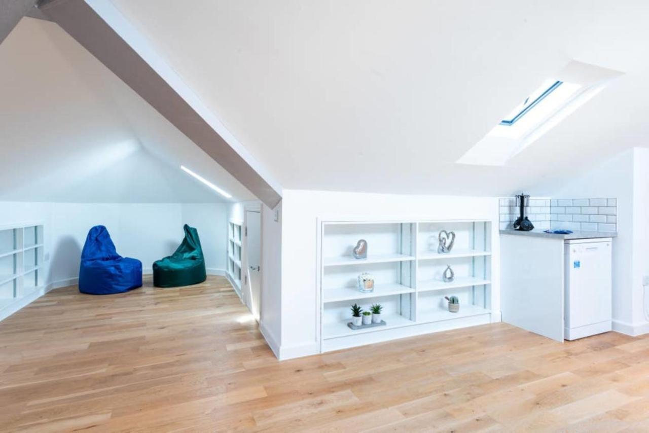 Bright And Big Apartment Άξμπριτζ Εξωτερικό φωτογραφία