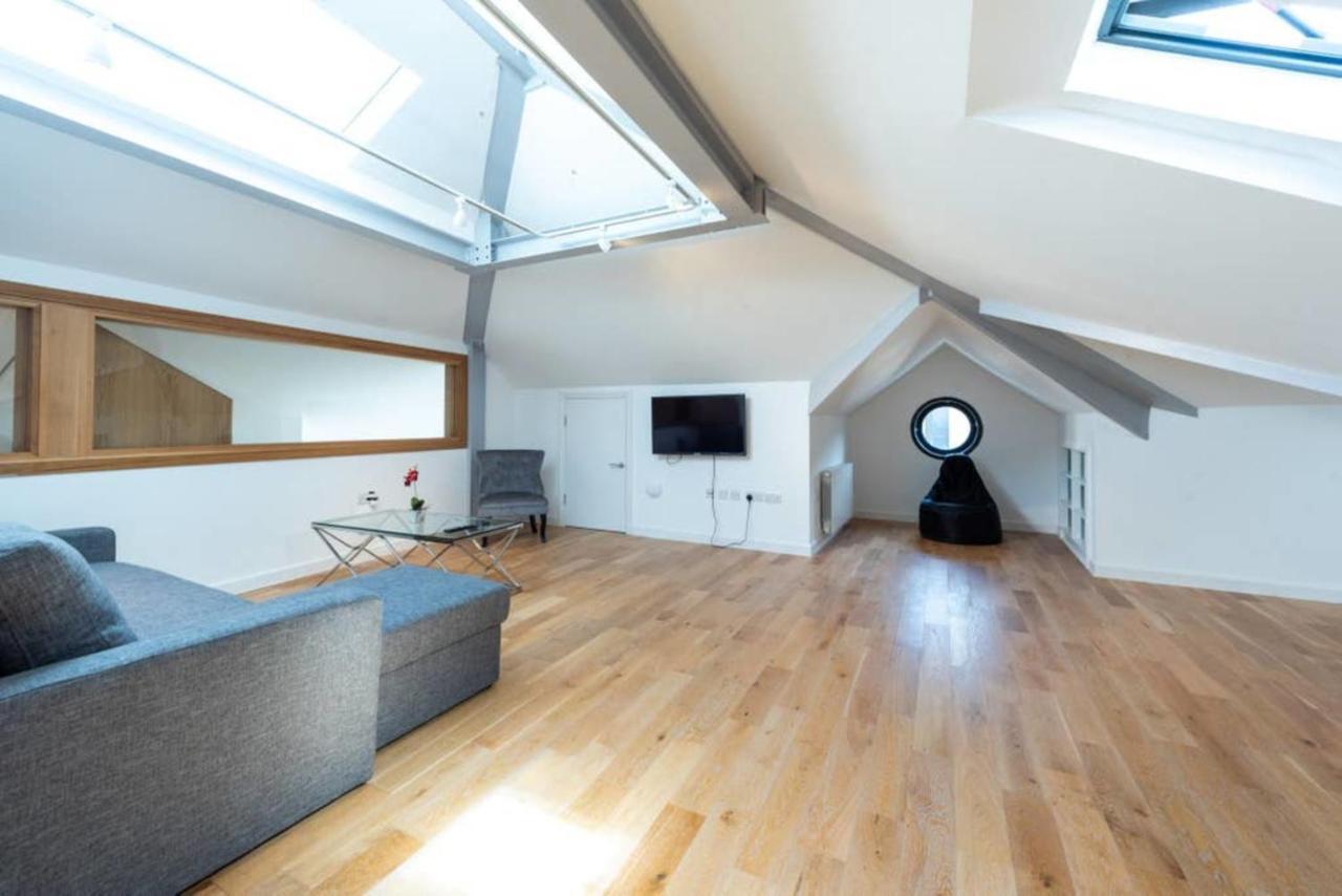 Bright And Big Apartment Άξμπριτζ Εξωτερικό φωτογραφία