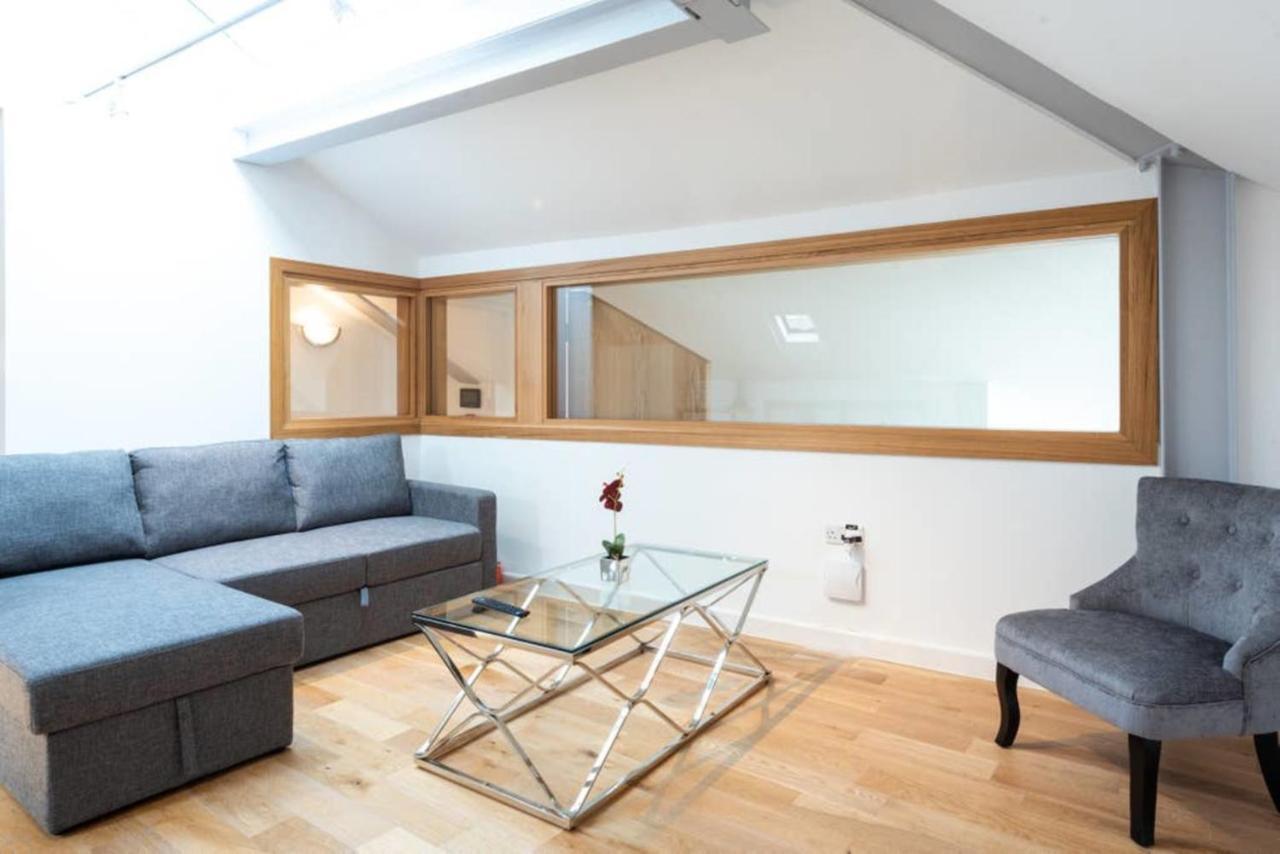 Bright And Big Apartment Άξμπριτζ Εξωτερικό φωτογραφία