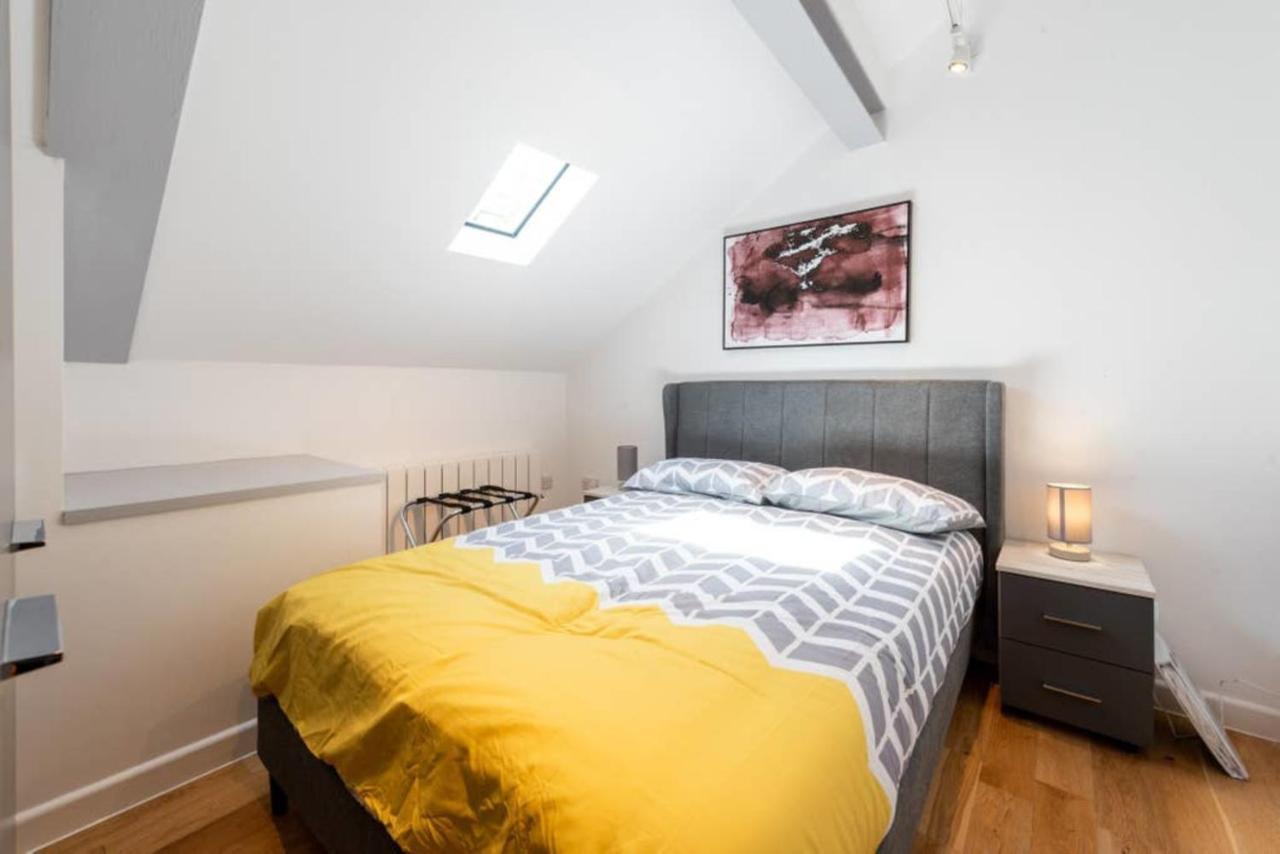 Bright And Big Apartment Άξμπριτζ Εξωτερικό φωτογραφία