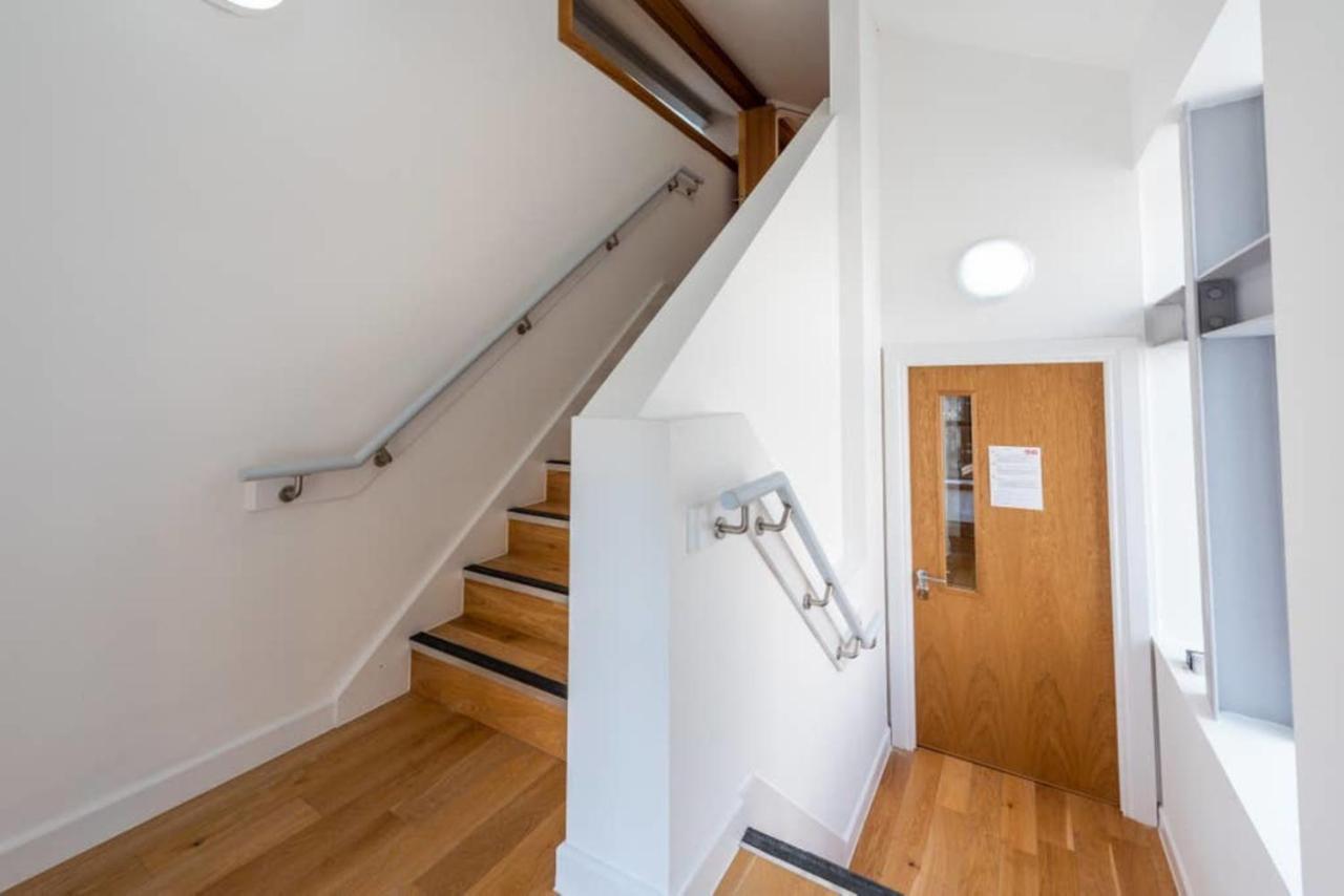 Bright And Big Apartment Άξμπριτζ Εξωτερικό φωτογραφία
